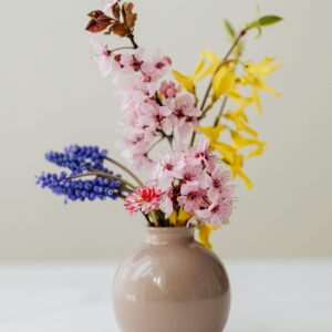 Skulpturale Vase „Zug“ – Sand